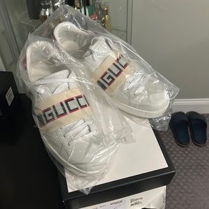 Gucci ace sneakers size 9 fits U.S 10
